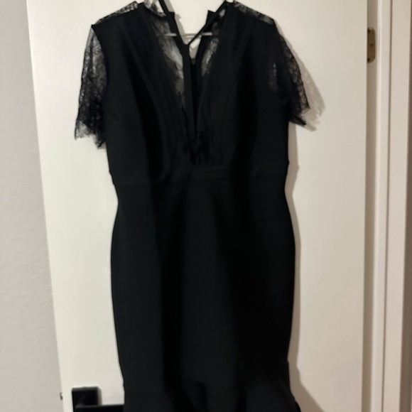 Venus bandage strappy dress in black, size 1x - Picture 3 of 4